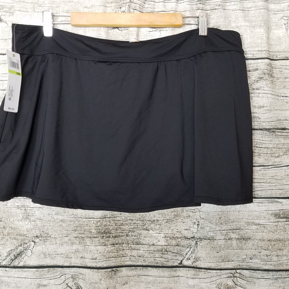 Anne Cole Black Skort Size 18W.Waist approx: 19 inches Length approx: 13 inch